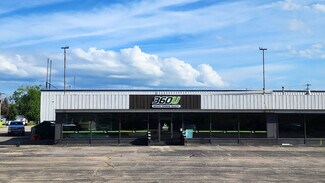 Plus de détails pour 2060 Omro Rd, Oshkosh, WI - Commerce de détail à louer