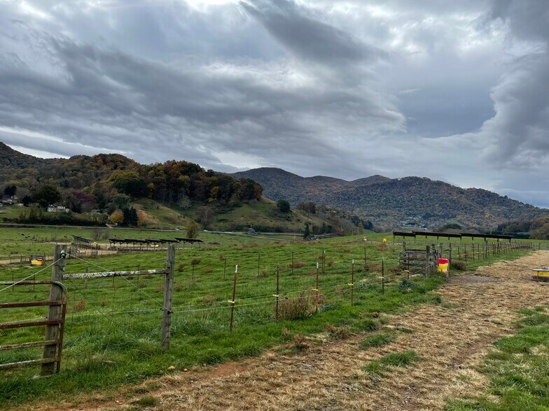 Ratcliff Cove Rd, Waynesville, NC for sale - Building Photo - Image 2 of 6
