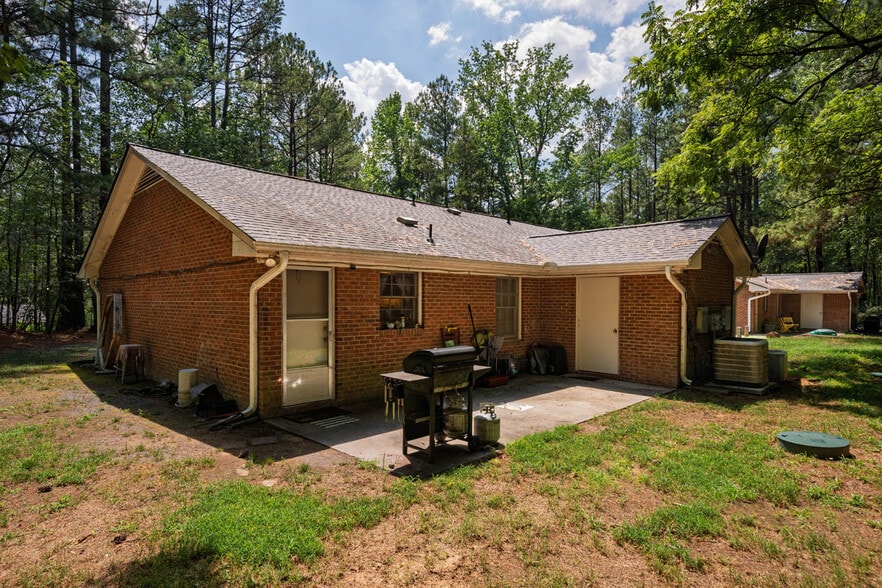 547 Cedar Lake Rd, Chapel Hill, NC for sale - Building Photo - Image 2 of 23