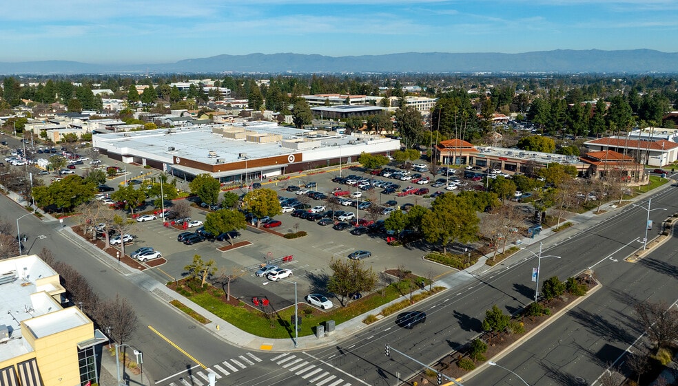 20745 Stevens Creek Blvd, Cupertino, CA à vendre - Photo du bâtiment - Image 2 de 10