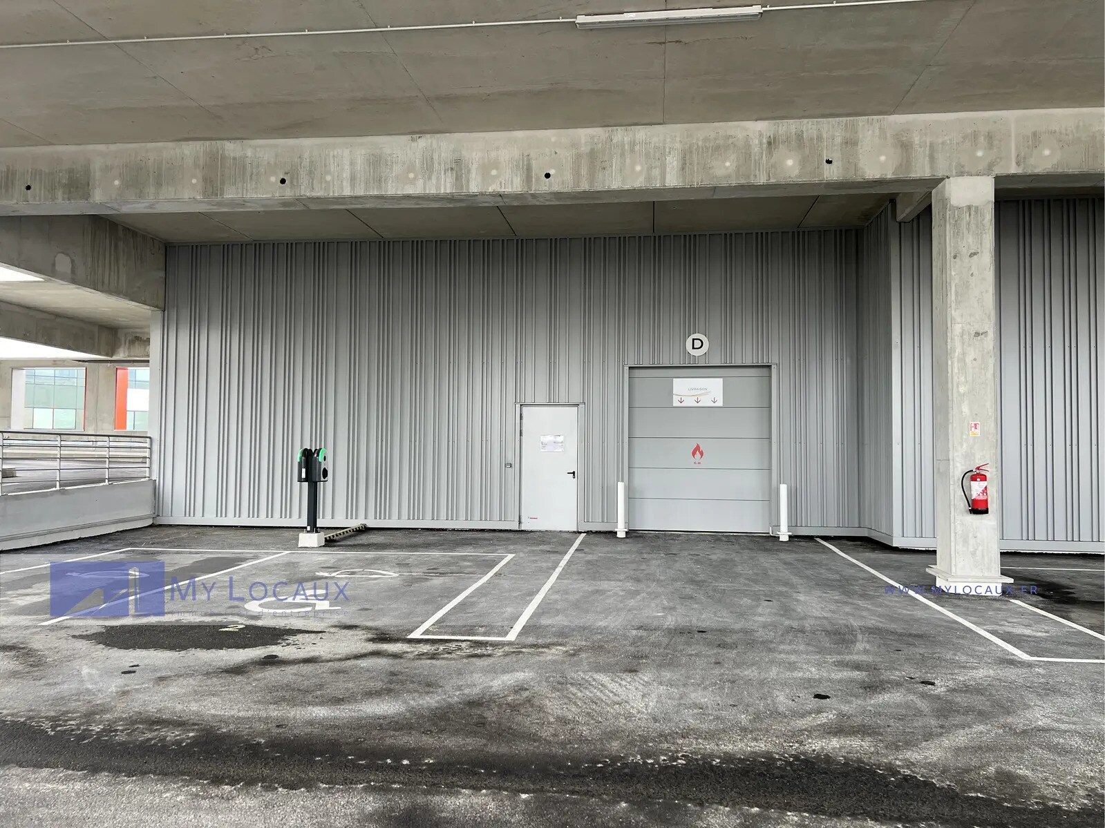 Flex dans Nanterre à louer Photo du bâtiment- Image 1 de 6