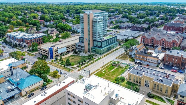 Plus de détails pour 404 E College St, Iowa City, IA - Multi-résidentiel à vendre