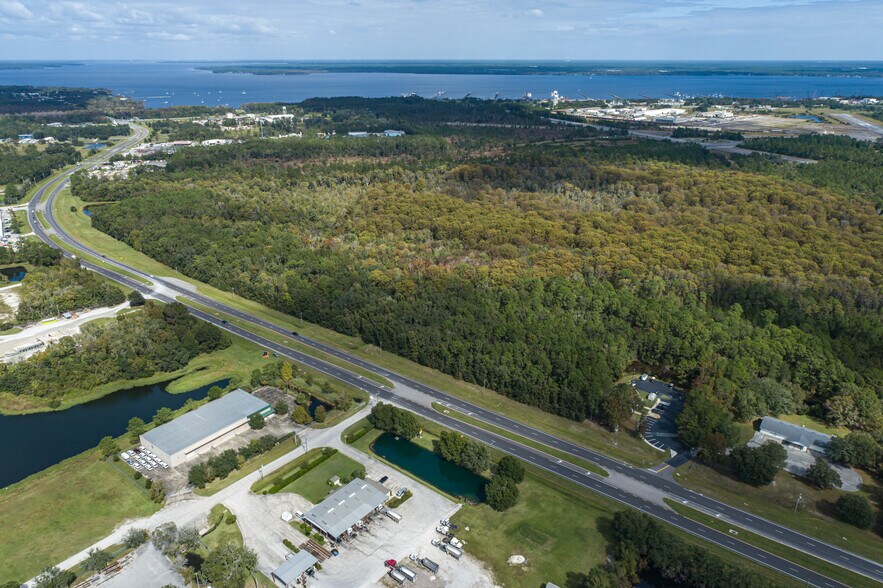 4255 U.S. 17, Green Cove Springs, FL à vendre - Photo du bâtiment - Image 2 de 3
