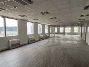 5 Rue Jacques Rueff, Antony for lease Interior Photo- Image 2 of 7