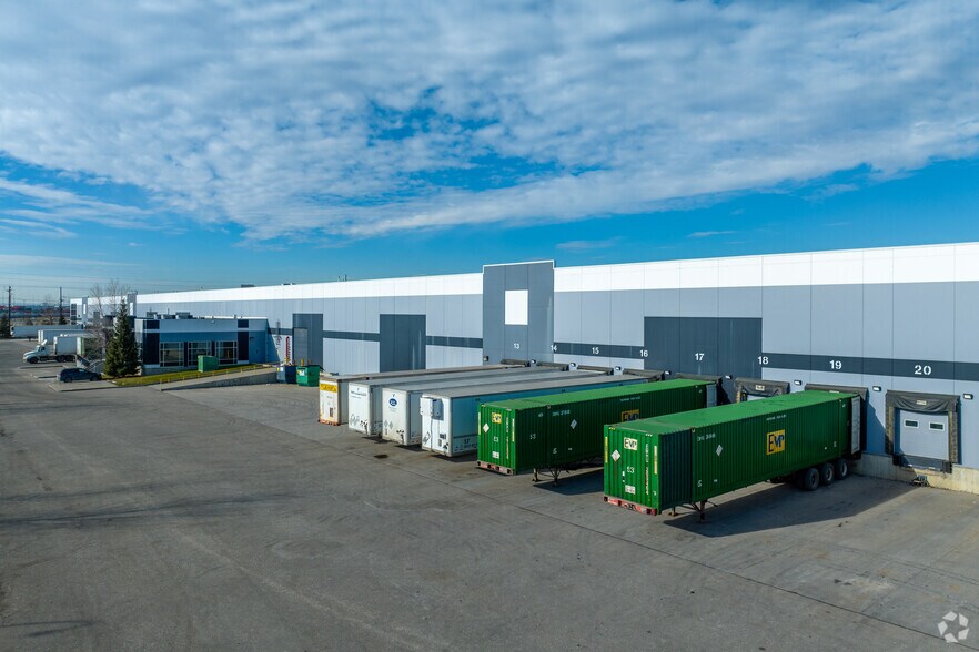 6980 108th Ave SE, Calgary, AB à louer - Photo du bâtiment - Image 3 de 6