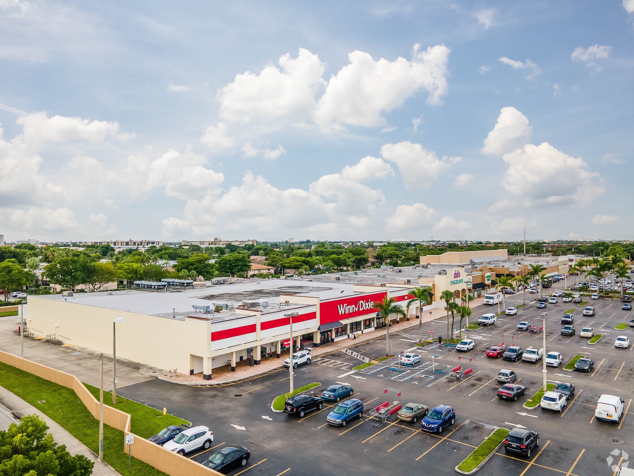 850-980 Ives Dairy Rd, Miami, FL à louer Photo principale- Image 1 de 18