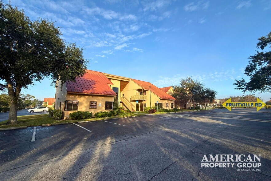 2831 Ringling Blvd, Sarasota, FL à vendre - Photo du bâtiment - Image 3 de 10