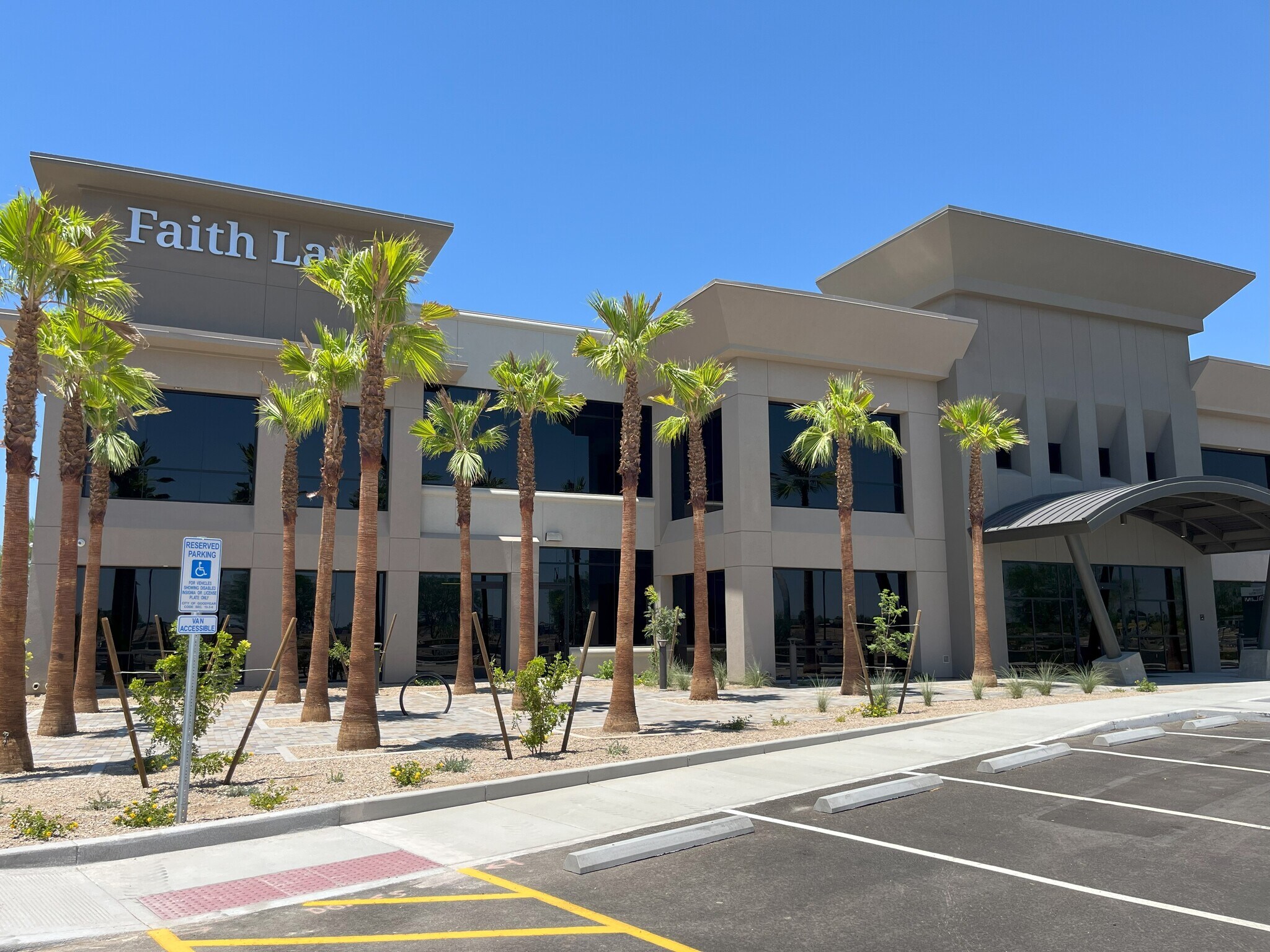 1360 N Bullard Ave, Goodyear, AZ à louer Photo du bâtiment- Image 1 de 38
