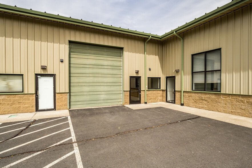 20756 High Desert Ct, Bend, OR for lease - Building Photo - Image 3 of 8