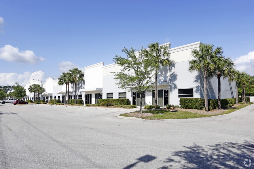 5701 Country Lakes Dr, Fort Myers, FL à louer - Photo du bâtiment - Image 2 de 27