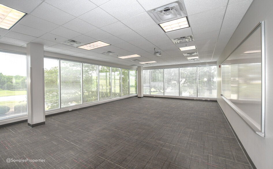 4955 Corporate Dr NW, Huntsville, AL for lease - Interior Photo - Image 2 of 8