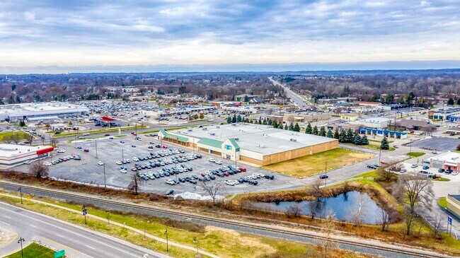 Plus de détails pour 7500 Cottonwood Dr, Jenison, MI - Commerce de détail à vendre