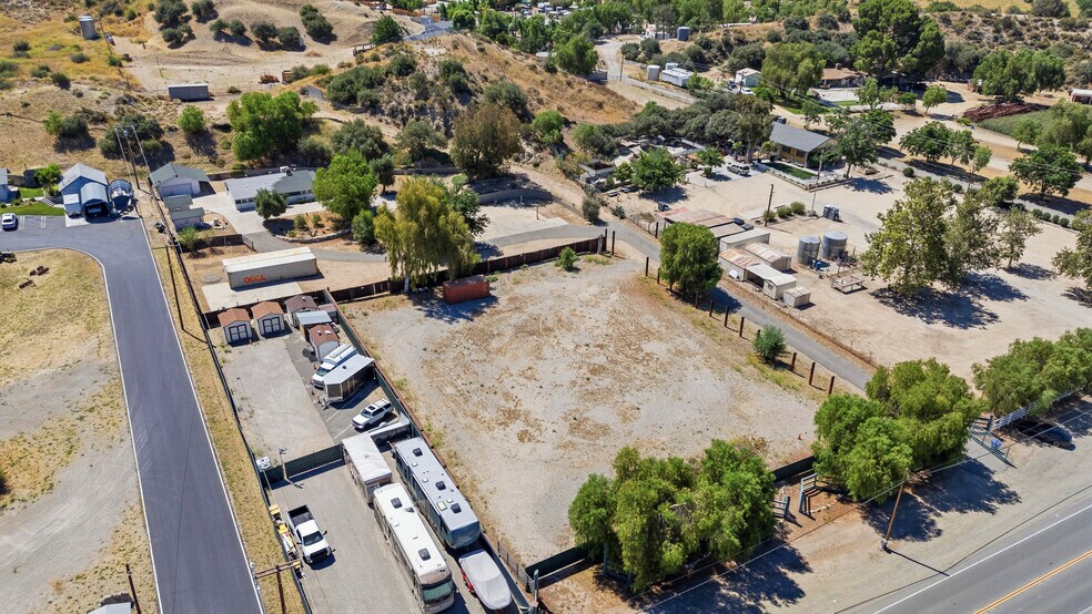 16166 Sierra Hwy, Santa Clarita, CA à louer - Photo du bâtiment - Image 3 de 12