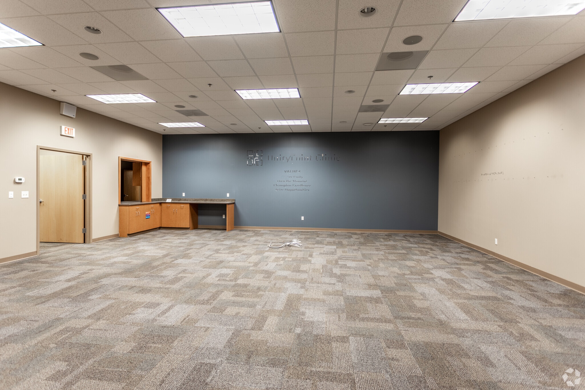 8101 Birchwood Ct, Johnston, IA for sale Interior Photo- Image 1 of 6