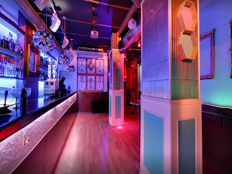 Commerce de détail dans Madrid, Madrid à louer - Photo du bâtiment - Image 2 de 4