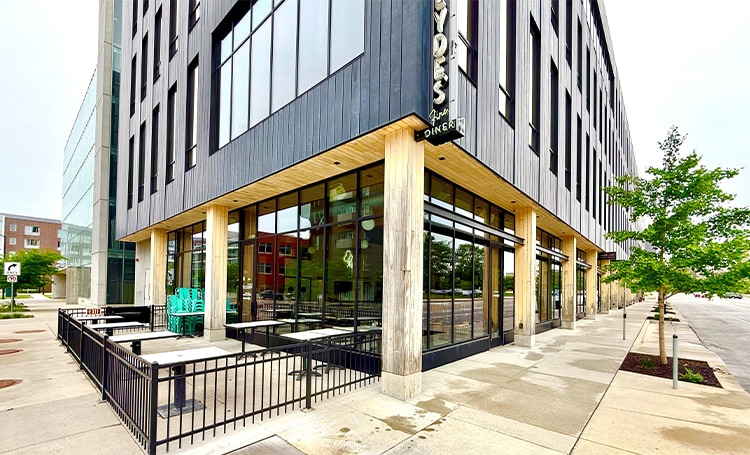 111 E Grand Ave, Des Moines, IA à louer Photo du bâtiment- Image 1 de 6