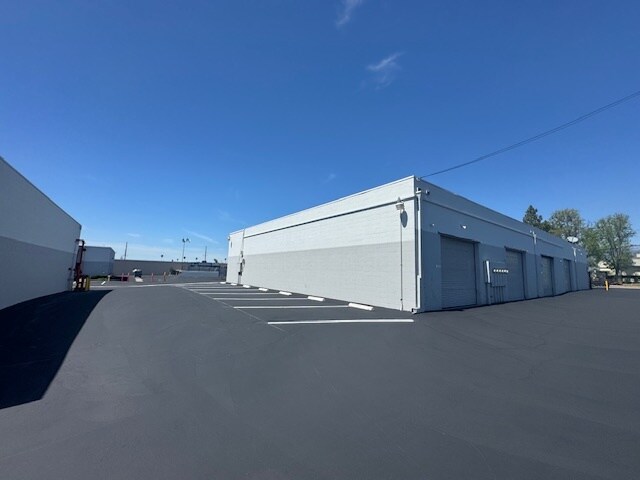 1566-1580 San Bernardino Rd, Covina, CA à louer - Photo du bâtiment - Image 3 de 4