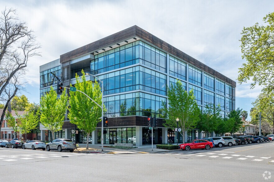 2600 Capitol Ave, Sacramento, CA à louer - Photo du bâtiment - Image 2 de 12
