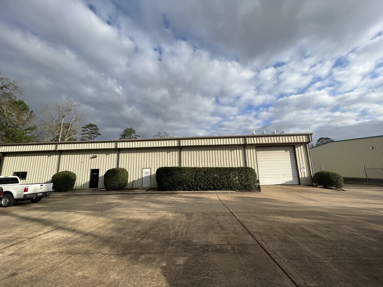 100 N FM 3083 Rd W, Conroe, TX à vendre - Photo du bâtiment - Image 1 de 1