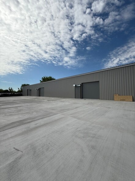 3246 S 61st St, Philadelphia, PA for lease - Building Photo - Image 2 of 4