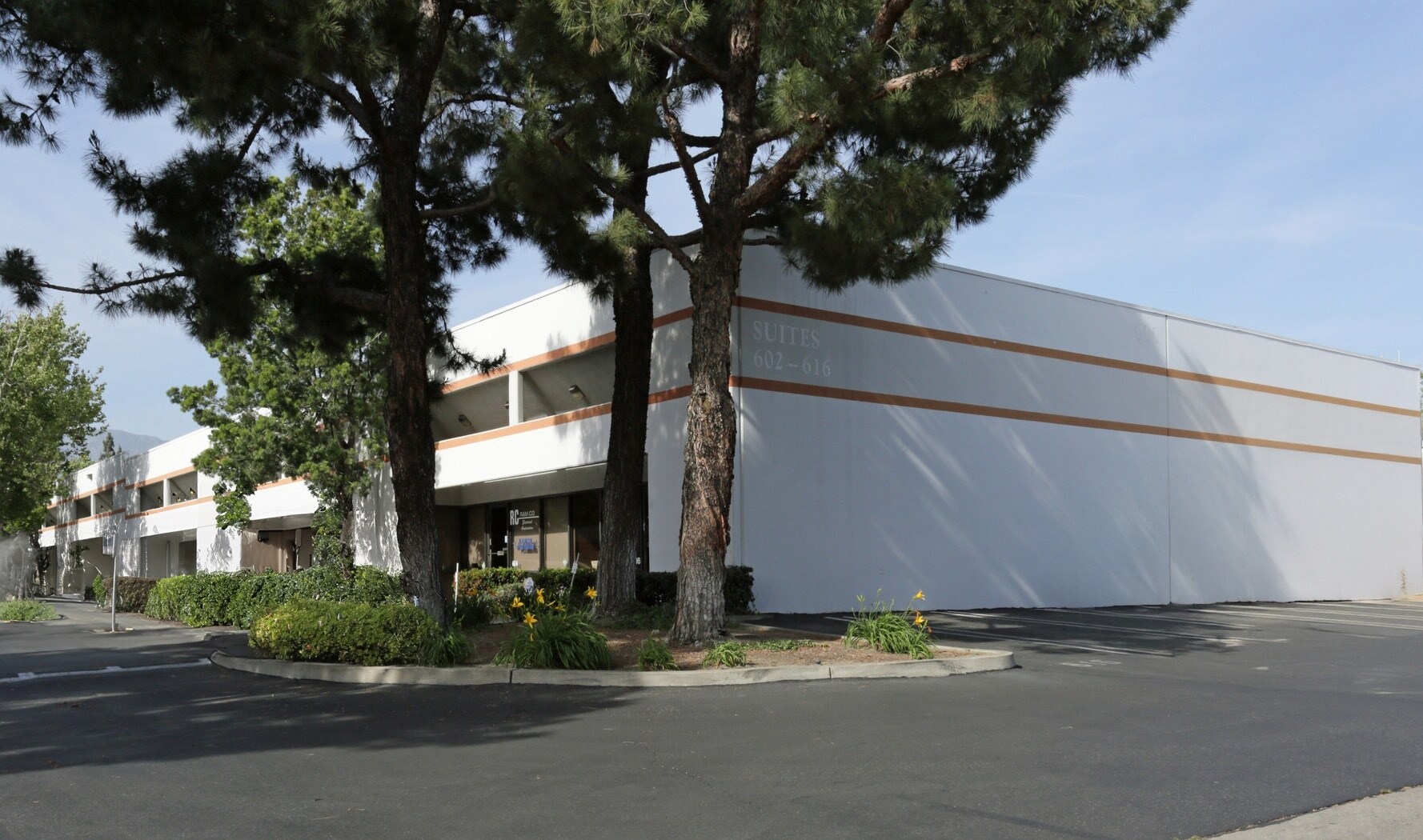 10722 Arrow Route, Rancho Cucamonga, CA à vendre Photo du bâtiment- Image 1 de 3