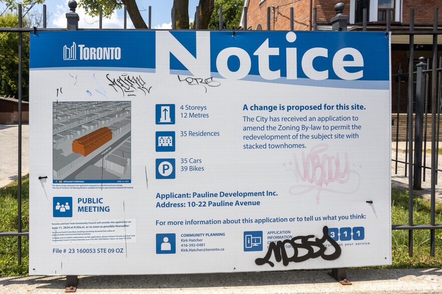 10-22 Pauline Av, Toronto, ON à vendre - Photo du bâtiment - Image 3 de 5