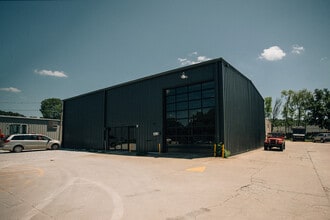 519 W Poplar St, Fayetteville, AR for lease Interior Photo- Image 1 of 7