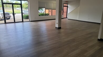 8245 Backlick Rd, Lorton, VA à louer Photo intérieure- Image 1 de 5