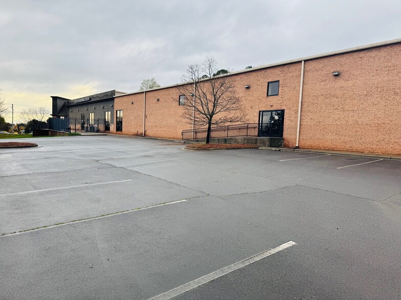 6620 W W T Harris Blvd, Charlotte, NC for sale - Building Photo - Image 3 of 5