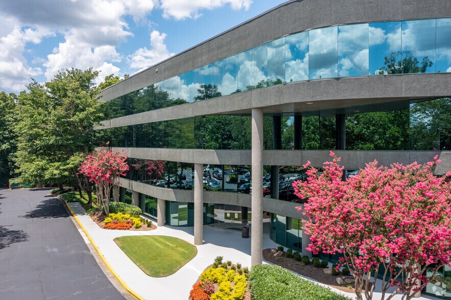 5555 Triangle Pky, Peachtree Corners, GA for lease - Building Photo - Image 1 of 6