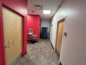 745 E Joyce Blvd, Fayetteville, AR à louer Photo du bâtiment- Image 1 de 4