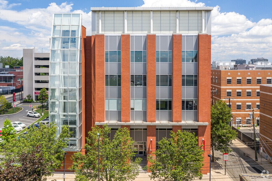 211 Warren St, Newark, NJ à louer - Photo du bâtiment - Image 3 de 4