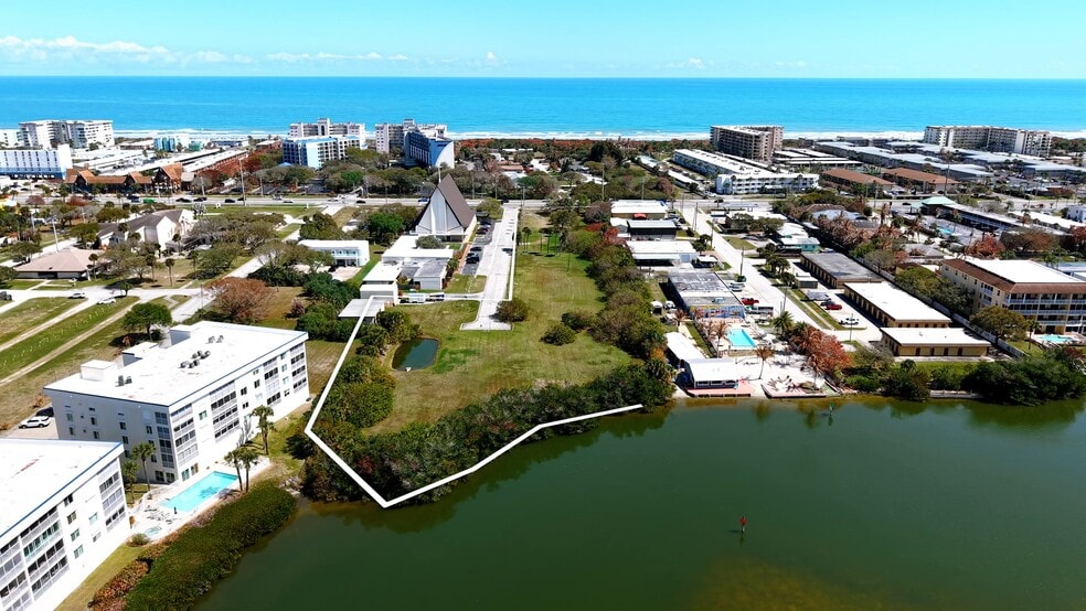 3250 N Atlantic Ave, Cocoa Beach, FL à vendre - Vidéo sur l’inscription commerciale - Image 2 de 22