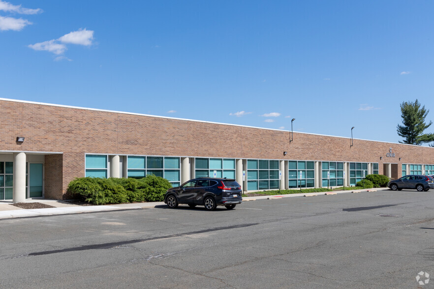 425 Phillips Blvd, Ewing, NJ for lease - Primary Photo - Image 1 of 5