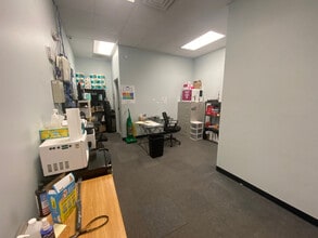 421-425 W Northland Ave, Appleton, WI for lease Interior Photo- Image 2 of 3
