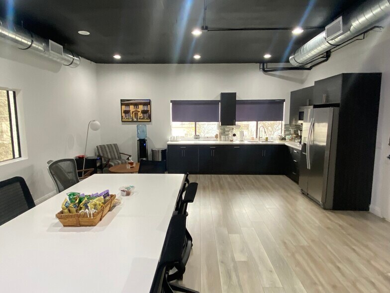 6930 Owensmouth Ave, Canoga Park, CA à louer - Photo intérieure - Image 2 de 16