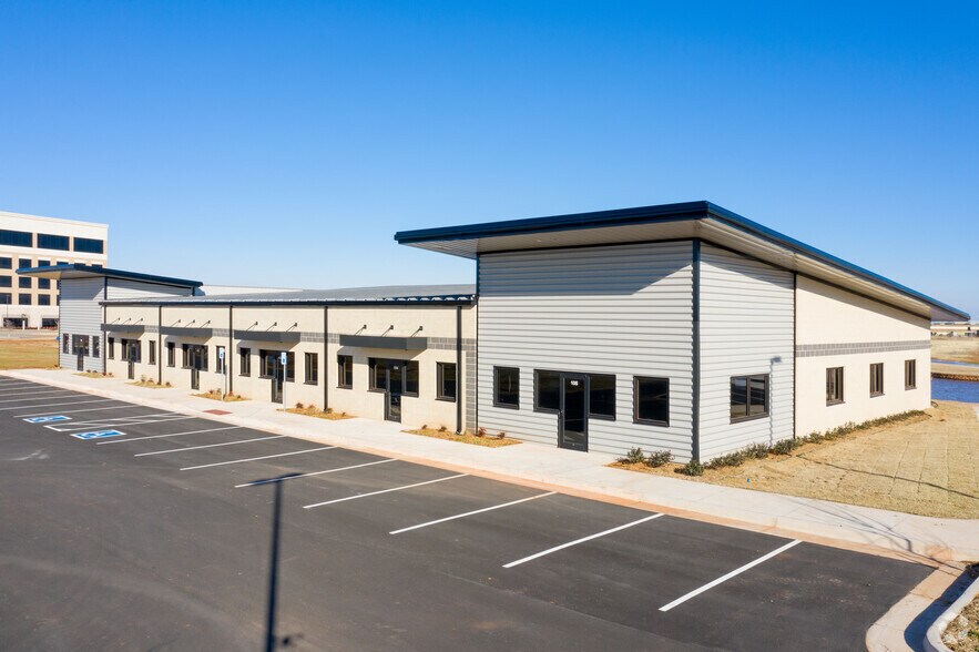 10401 W Reno Ave, Oklahoma City, OK à louer - Photo du bâtiment - Image 1 de 15