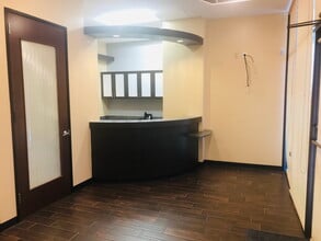 13107-13141 W Lake Houston Pky, Houston, TX for lease Interior Photo- Image 2 of 12