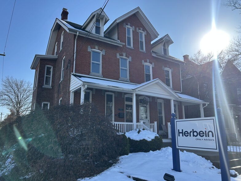 566 Main St, Royersford, PA for sale - Primary Photo - Image 1 of 21