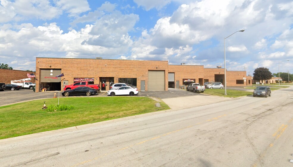 801-823 N Central Ave, Wood Dale, IL à louer - Photo du bâtiment - Image 1 de 7