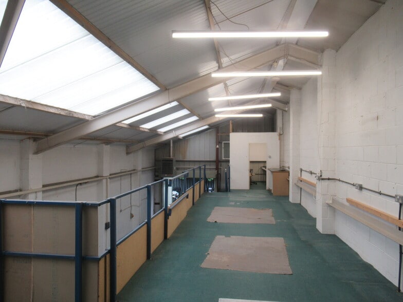 16 Lyon Rd, London for lease - Building Photo - Image 3 of 6