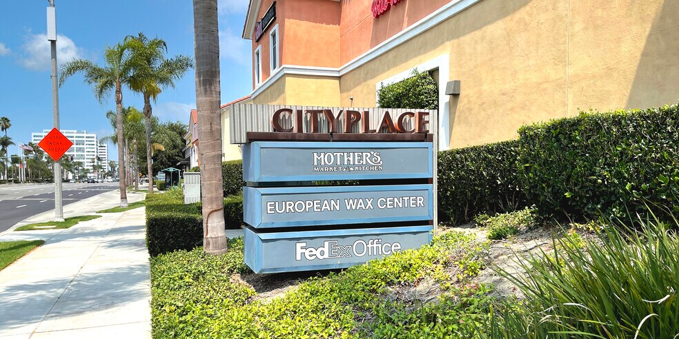 2791 N Main St, Santa Ana, CA à louer - Photo du bâtiment - Image 3 de 6