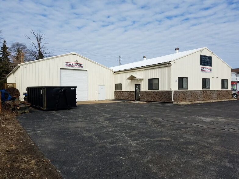 712 Valley Rd, Menasha, WI for lease - Building Photo - Image 1 of 6
