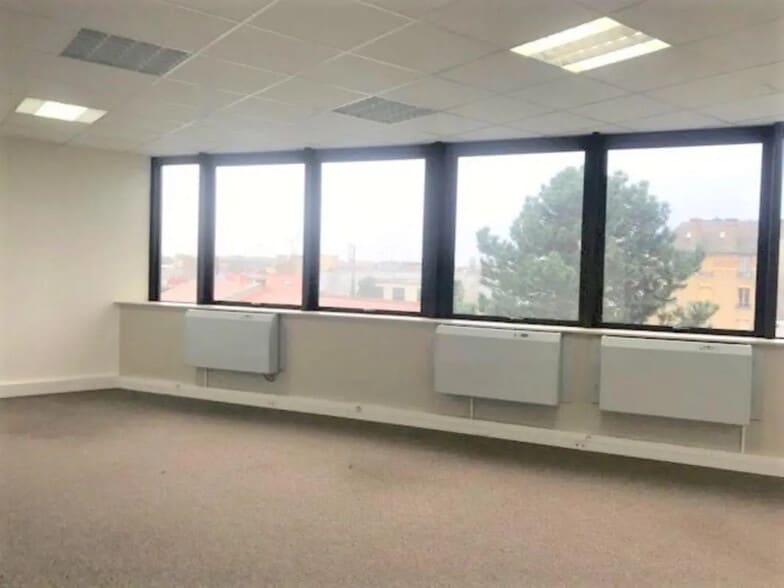 Office in Argenteuil for sale - Interior Photo - Image 2 of 7