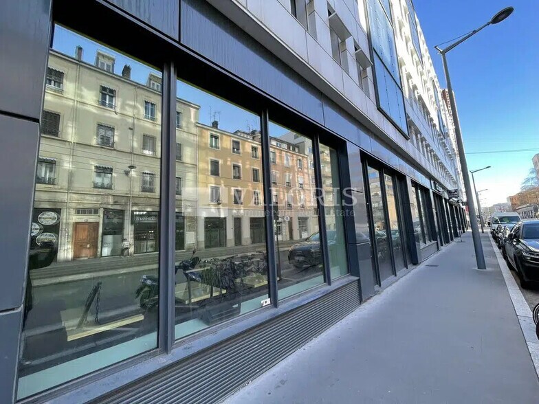 Retail in Lyon for lease - Building Photo - Image 3 of 6