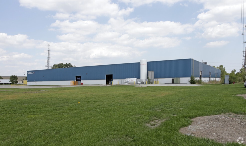 42600 Merrill Rd, Sterling Heights, MI à louer - Photo du bâtiment - Image 2 de 17