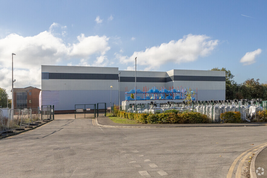 Lawford Rd, Rugby for lease - Primary Photo - Image 1 of 2