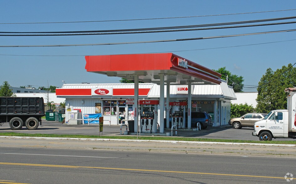 1508 5th Ave, Bay Shore, NY à louer - Photo principale - Image 2 de 3