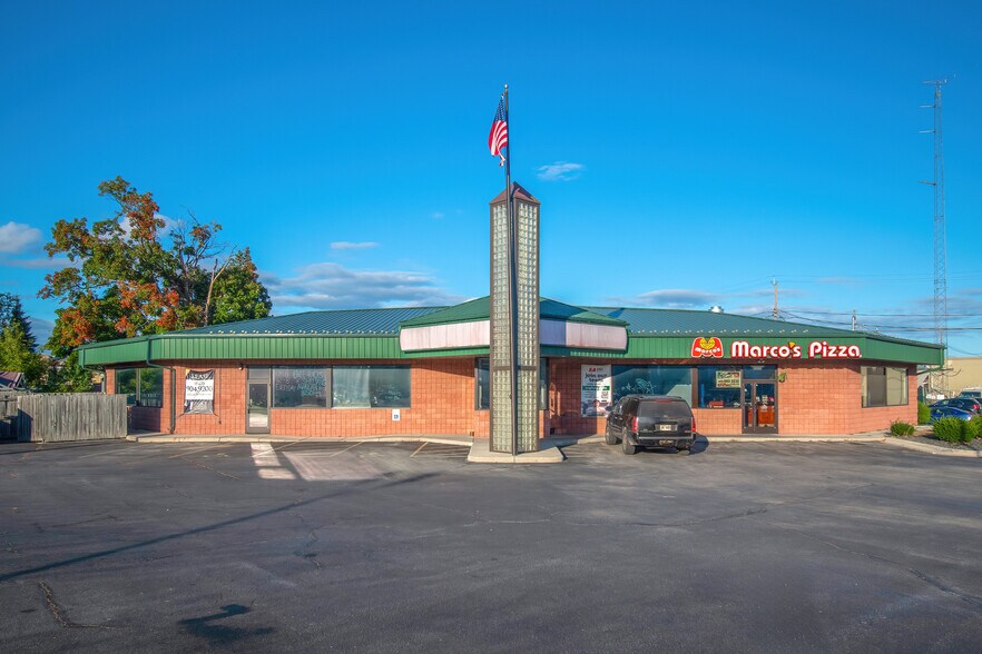 1710 Washington St, Manitowoc, WI for lease - Building Photo - Image 1 of 4