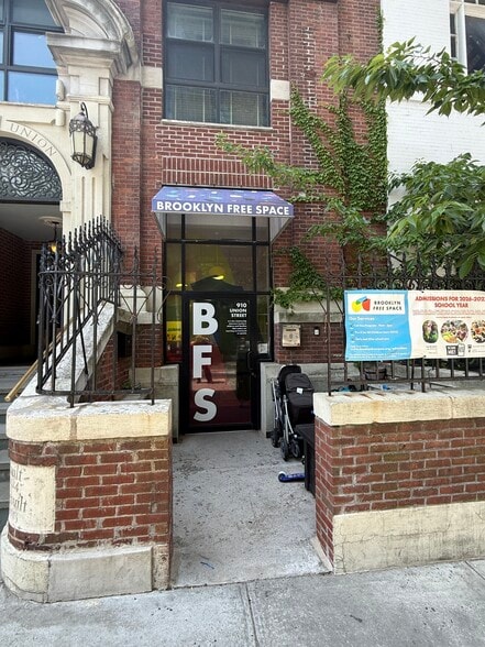 910 Union St, Brooklyn, NY à vendre - Photo du bâtiment - Image 2 de 11